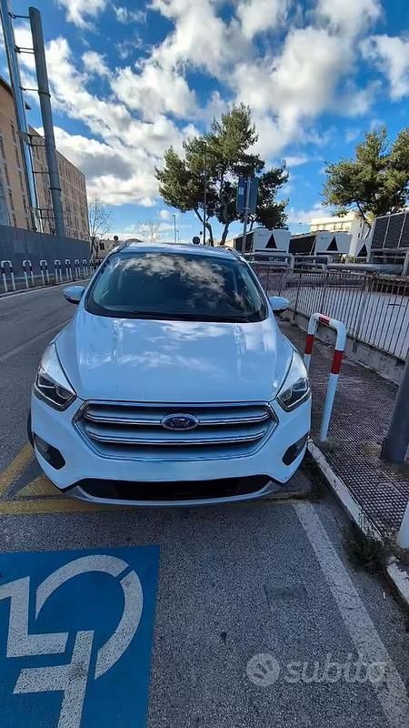 Usata Ford Kuga 120 CV (88 kW) 2017 Bianco SUV