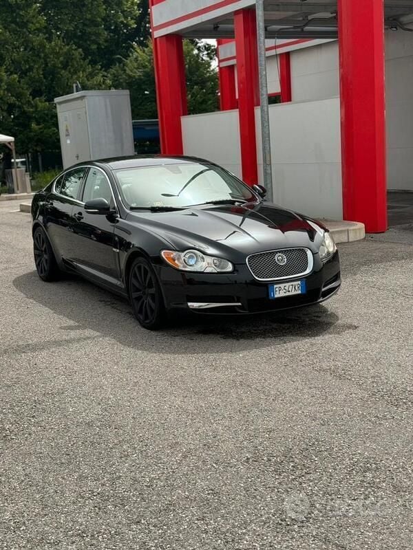 Usata 2010 Jaguar XF R-Sport Tre volumi | 5000 € - Immagine 1/4