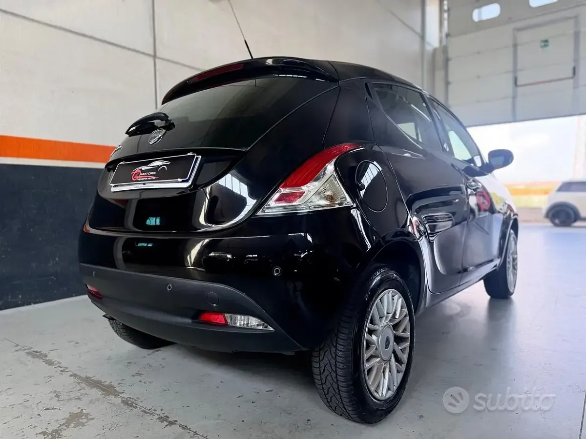Usata Lancia Ypsilon Gold 80 CV (58 kW) 2015 Nero Utilitaria