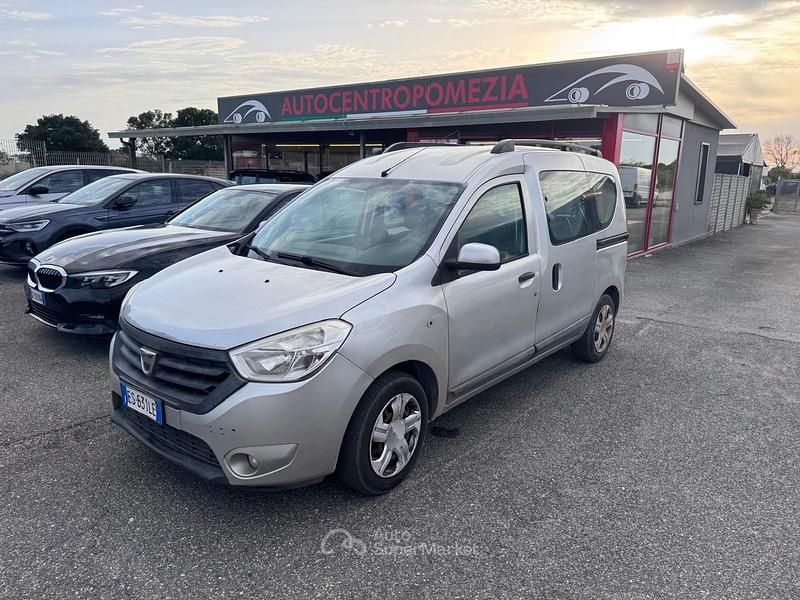 Argento Usata 2013 Dacia Dokker Monovolume | 3900 € (Buon prezzo) - Immagine 1/4