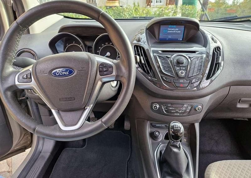 Usata Ford Tourneo Courier Titanium 95 CV (69 kW) 2015 Oro Monovolume