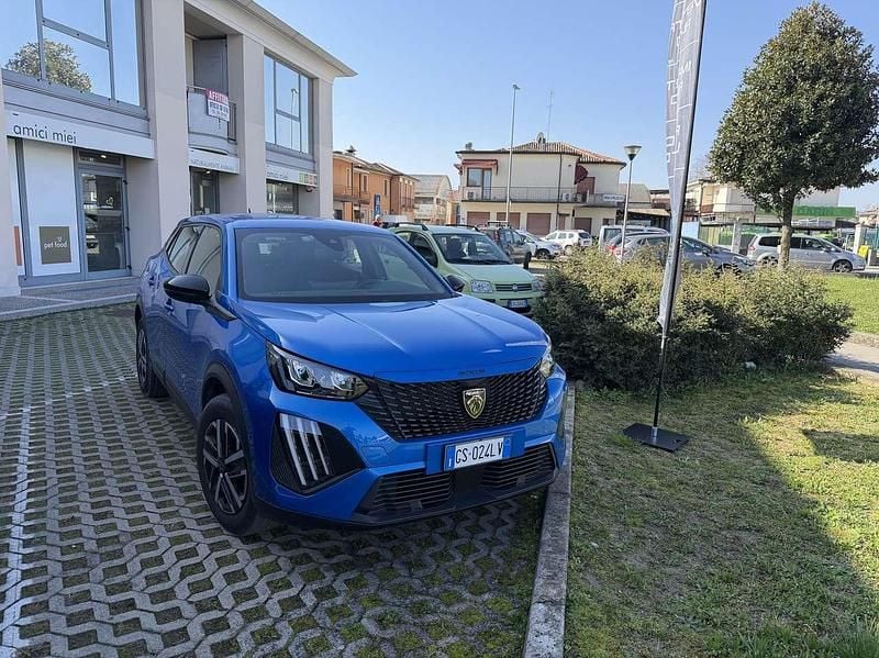 Usata Peugeot 2008 Active 101 CV (74 kW) 2023 Blu/azzurro SUV