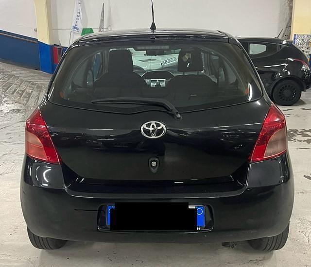 Usata Toyota Yaris Sol 69 CV (50 kW) 2008 Nero Utilitaria