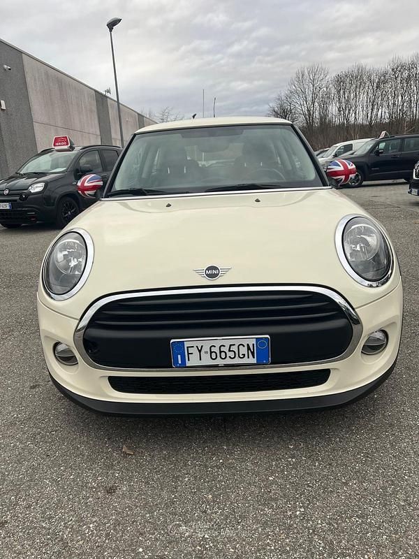Usata Mini ONE 75 CV (55 kW) 2019 Beige Utilitaria
