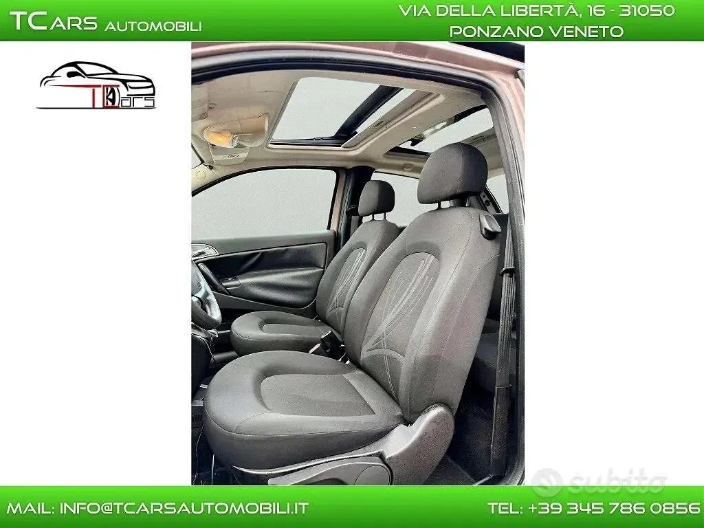Usata Lancia Ypsilon 69 CV (50 kW) 2011 Viola Utilitaria