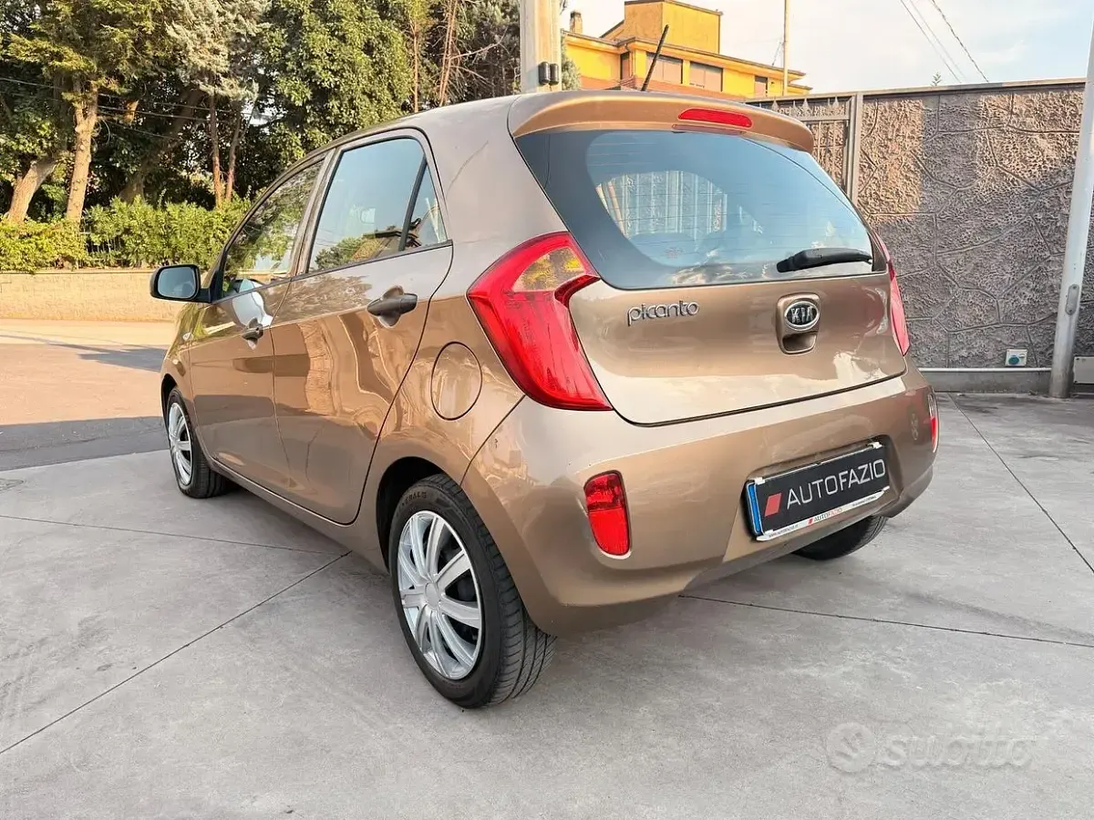 Usata Kia Picanto 69 CV (50 kW) 2012 Marrone Utilitaria