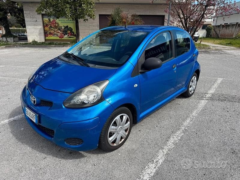 Usata Toyota Aygo 69 CV (50 kW) 2010 Blu Utilitaria