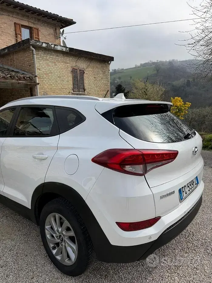 Usata Hyundai Tucson Comfort 132 CV (97 kW) 2016 Bianco SUV