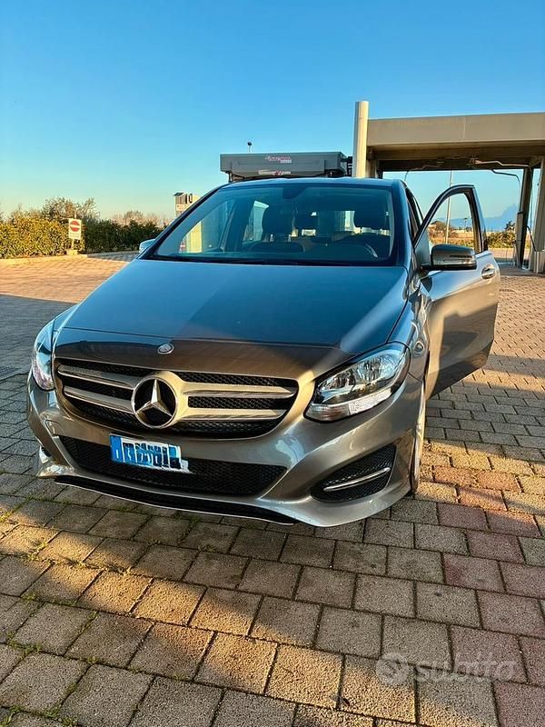 Usata Mercedes 180 109 CV (80 kW) 2017 Grigio Berlina