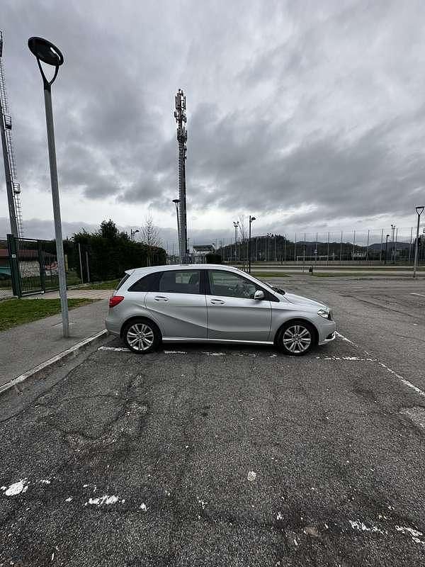 Usata Mercedes B180 109 CV (80 kW) 2014 Grigio Monovolume