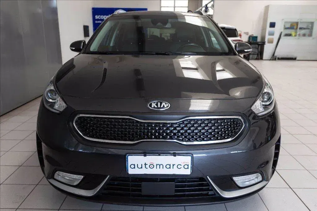 Usata Kia Niro Urban 141 CV (103 kW) 2018 Grigio metallizzato SUV