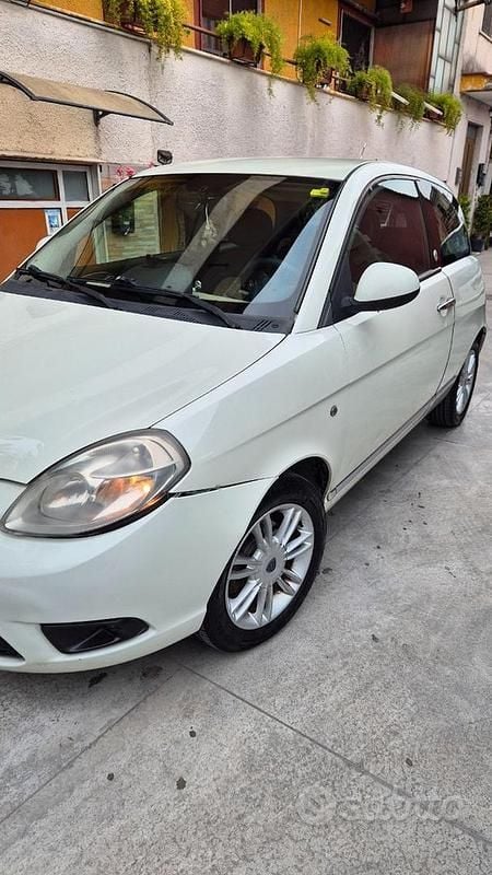 Usata Lancia Ypsilon 78 CV (57 kW) 2010 Bianco Utilitaria