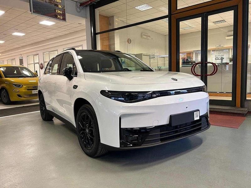 Bianco Nuova 2026 Leapmotor C10 SUV | 28.300 € (Cara) - Immagine 1/4