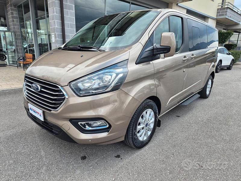 Usata Ford Tourneo Titanium 170 CV (125 kW) 2018 Grigio Monovolume