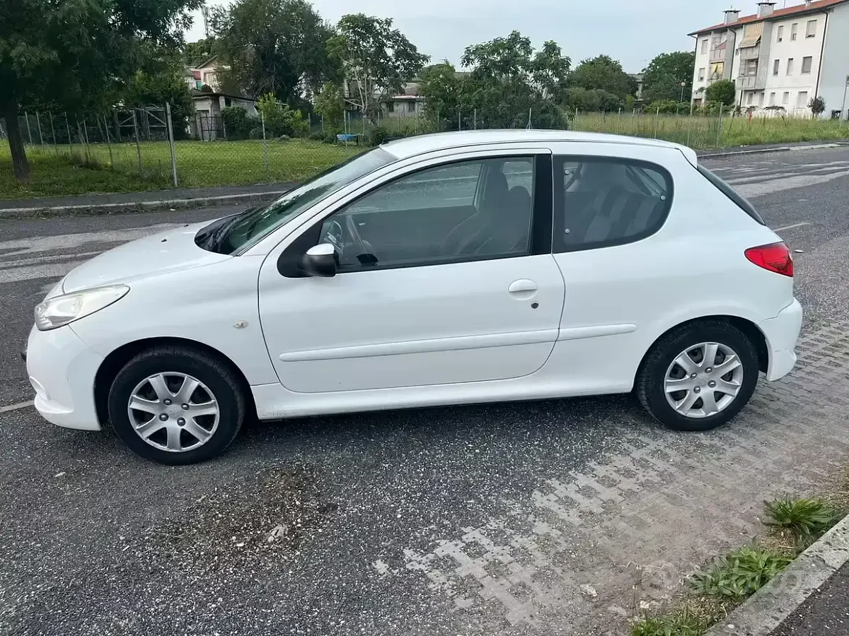 Usata Peugeot 206+ 60 CV (44 kW) 2010 Bianco Utilitaria