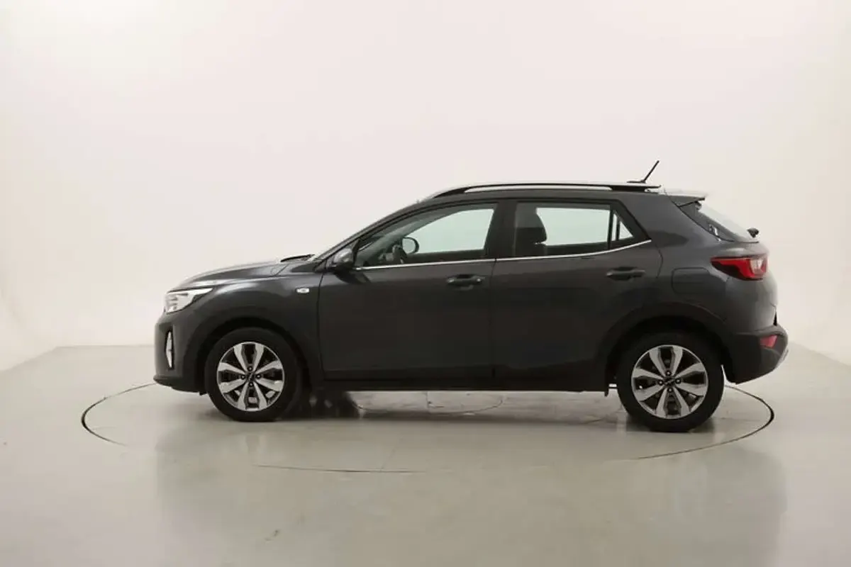 Usata Kia Stonic Style 101 CV (74 kW) 2022 Grigio SUV