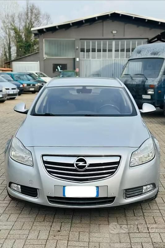 Usata Opel Insignia Cosmo 160 CV (117 kW) 2012 Grigio Station wagon