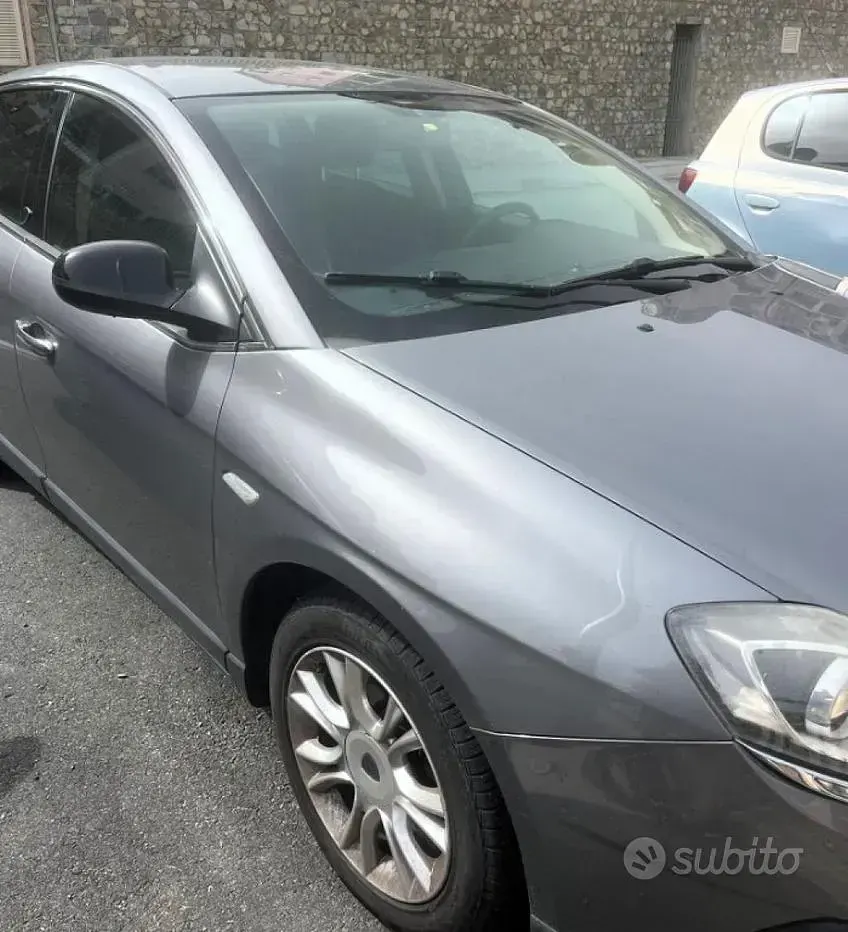 Usata Lancia Delta 120 CV (88 kW) 2012 Grigio Utilitaria