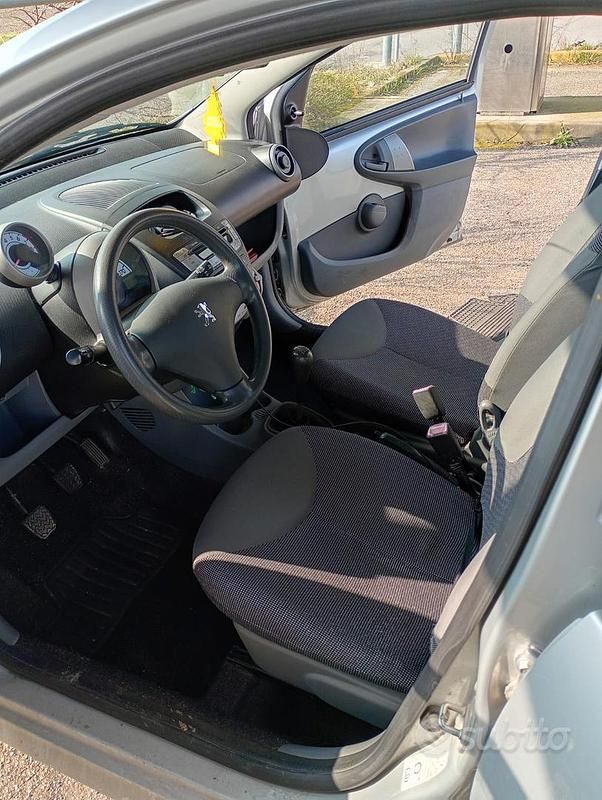 Usata Peugeot 107 68 CV (50 kW) 2007 Utilitaria