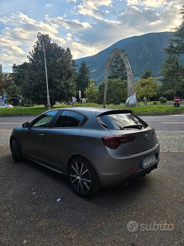 Usata Alfa Romeo Giulietta Veloce 241 CV (177 kW) 2017 Grigio Utilitaria