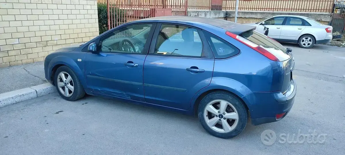 Usata Ford Focus 136 CV (100 kW) 2005 Blu Berlina