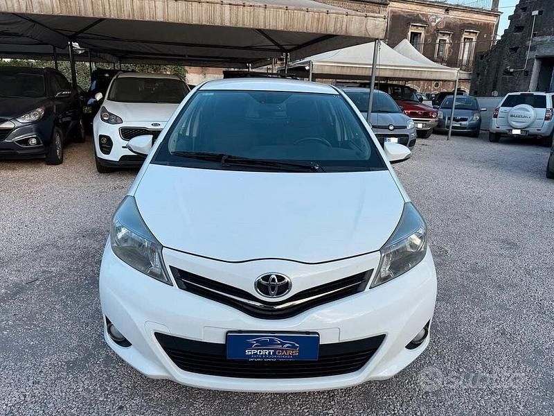 Usata Toyota Yaris Style 90 CV (66 kW) 2012 Bianco Berlina