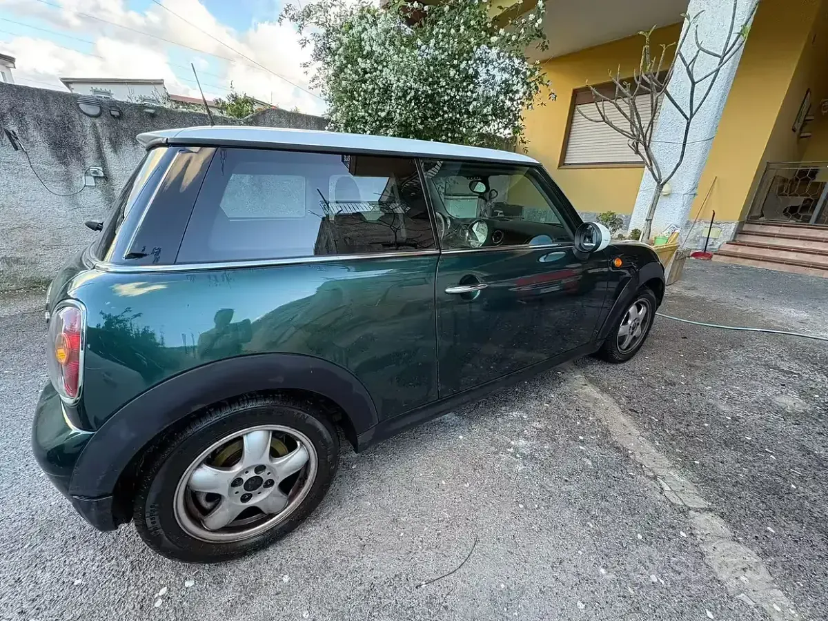 Begagnad Mini Cooper D 109 HK (80 kW) 2007 Grön Halvkombi
