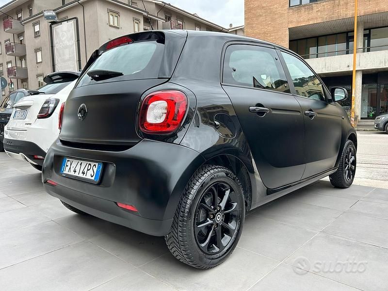 Usata Smart ForFour 71 CV (52 kW) 2019 Nero Utilitaria
