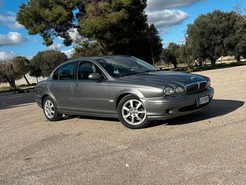 Usata Jaguar X-type Classic 131 CV (96 kW) 2004 Grigio Berlina