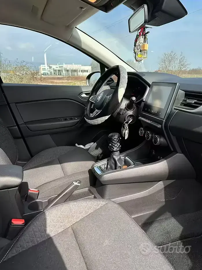Usata Renault Captur 101 CV (74 kW) 2023 Bluazzurro SUV