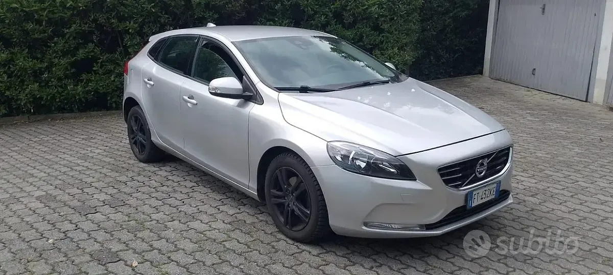 Usata Volvo V40 120 CV (88 kW) 2018 Grigio Station wagon