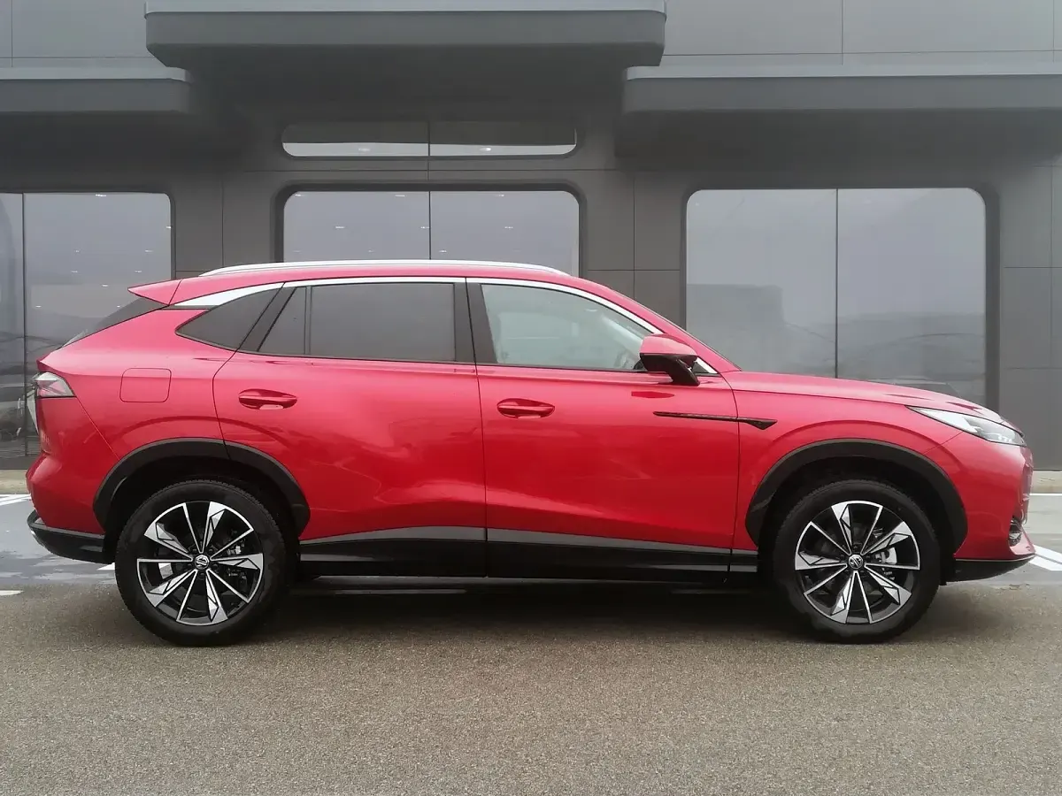 Usata MG HS Luxury 170 CV (125 kW) 2025 Rosso SUV