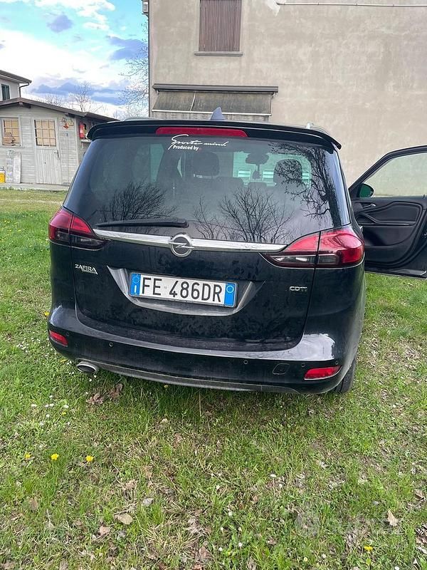 Usata Opel Zafira 101 CV (74 kW) 2016 Nero Monovolume