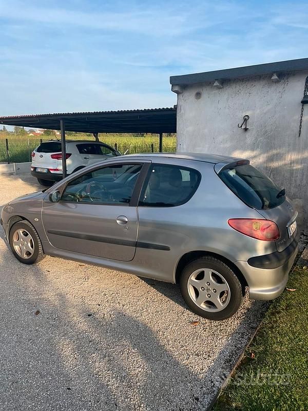 Usata Peugeot 206 S 60 CV (44 kW) 2004 Grigio Utilitaria