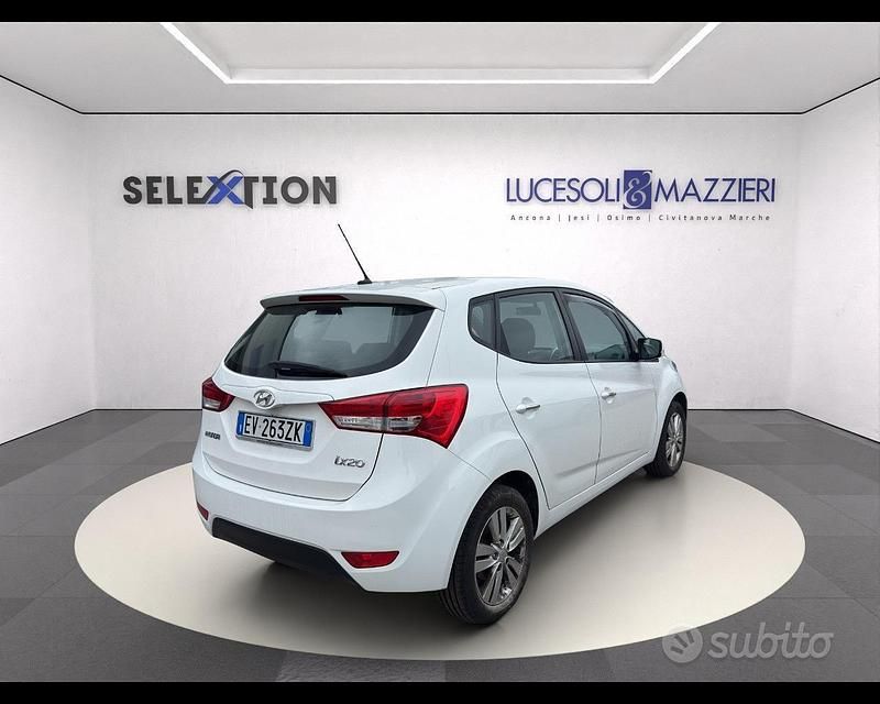 Usata Hyundai ix20 Comfort 90 CV (66 kW) 2014 Bianco Utilitaria