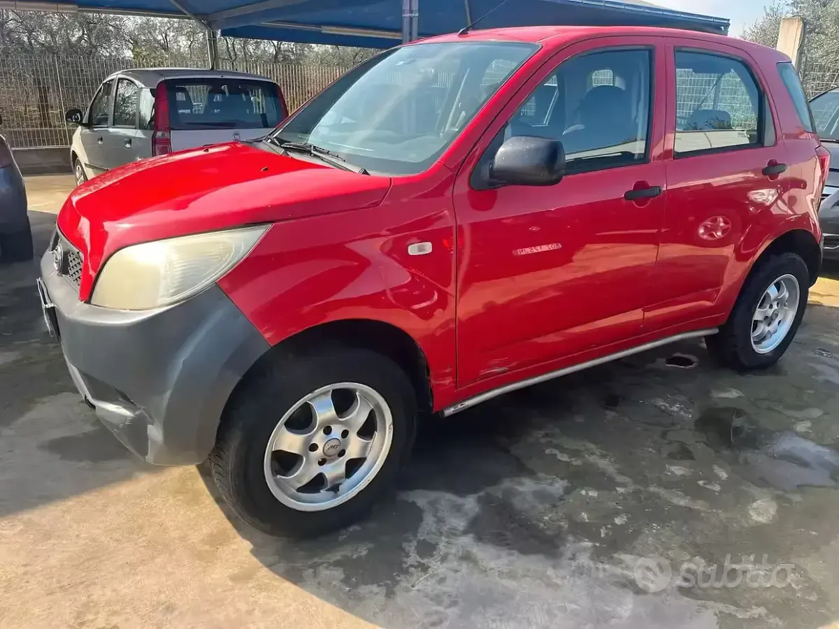 Usata Daihatsu Terios 86 CV (63 kW) 2006 Rosso SUV