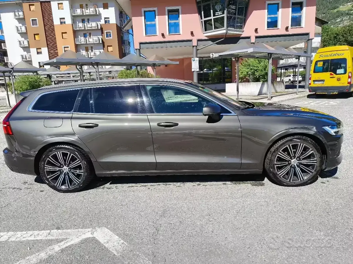 Usata Volvo V60 Inscription 150 CV (110 kW) 2019 Verde Station wagon