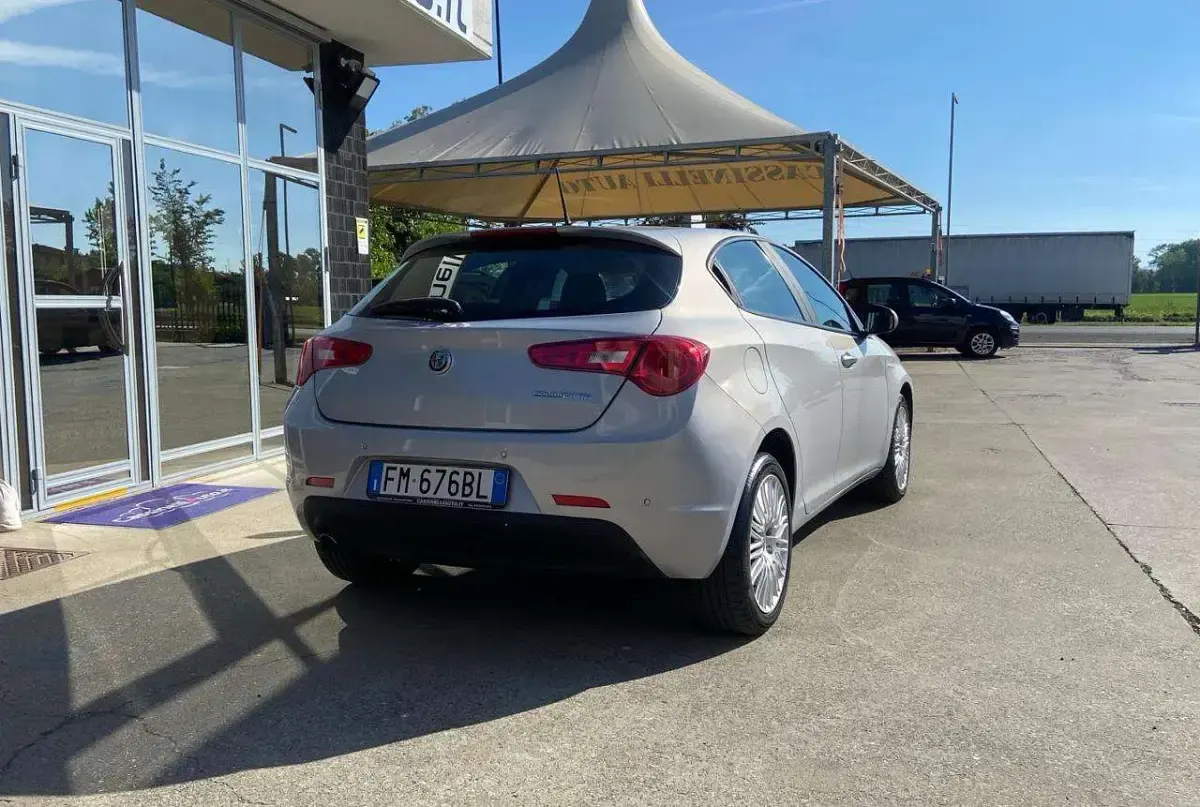 Usata Alfa Romeo Giulietta Super 120 CV (88 kW) 2017 Grigio Utilitaria