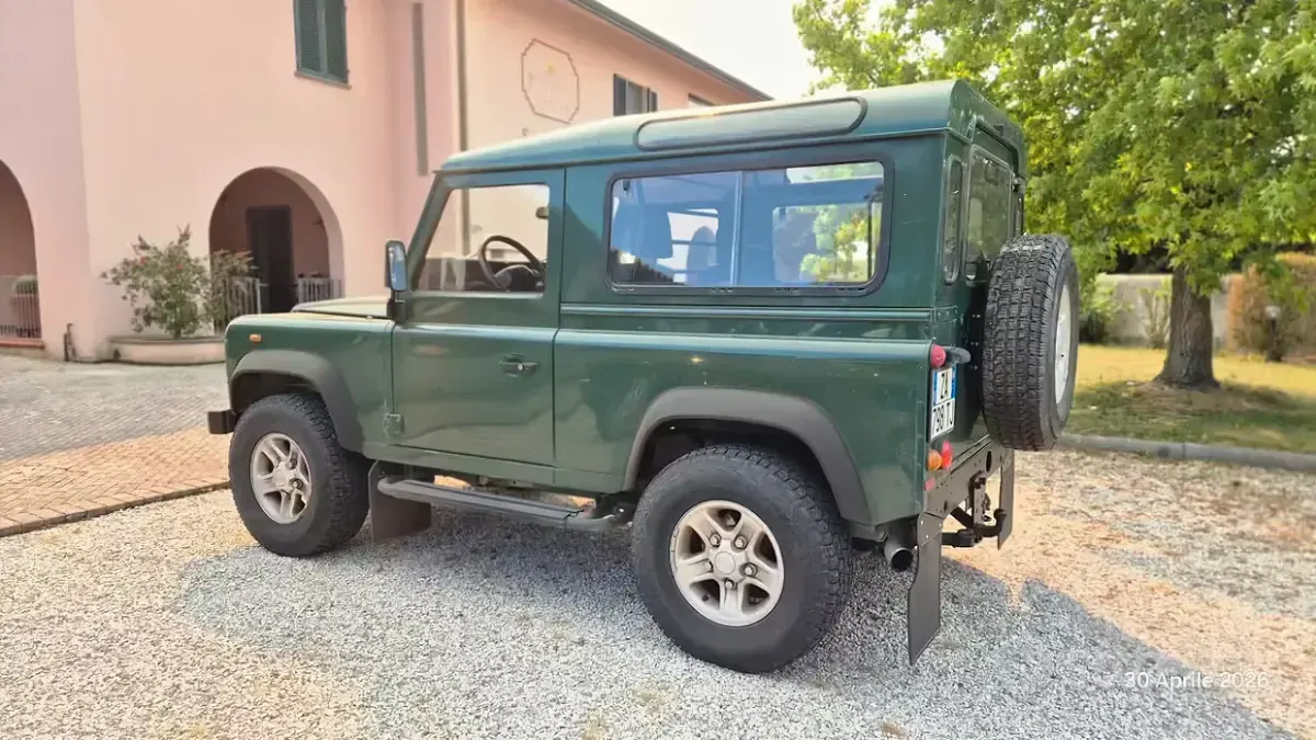 Käytetty Land Rover Defender SE 122 HP (89 kW) 2006 Vihreä Farmari