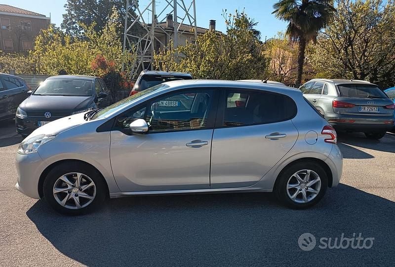 Usata Peugeot 208 82 CV (60 kW) 2012 Grigio Utilitaria