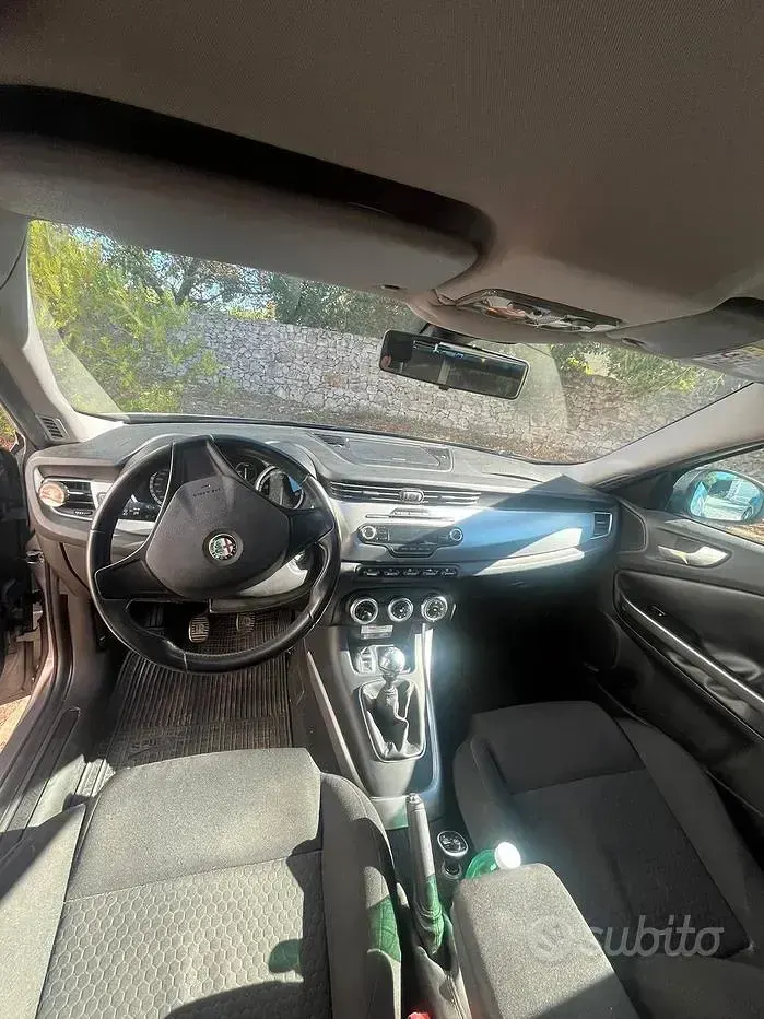 Usata Alfa Romeo Giulietta 120 CV (88 kW) 2011 Grigio Utilitaria
