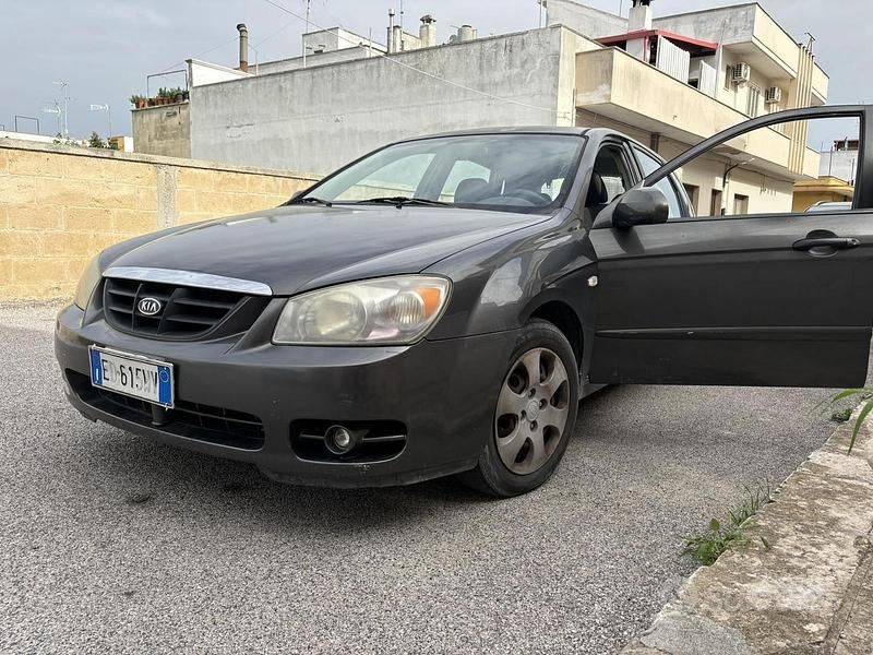 Usata Kia Cerato 1999 Verde Utilitaria