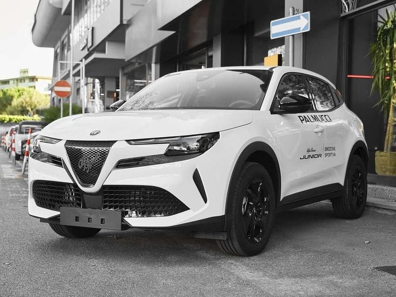 Nuova Alfa Romeo Junior 145 CV (106 kW) 2025 Grigio SUV