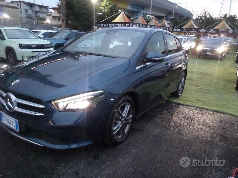 Usata Mercedes B180 115 CV (84 kW) 2019 Blu Monovolume