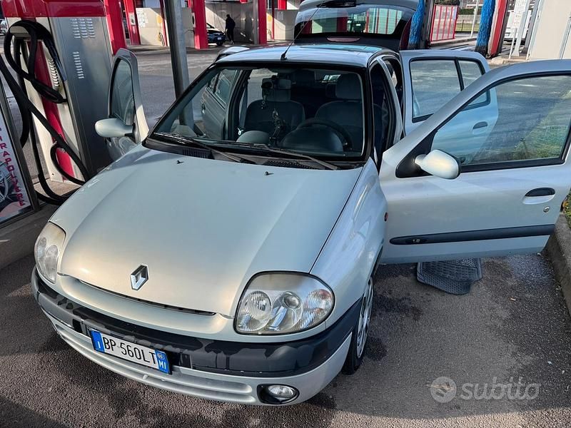 Usata Renault Clio II 54 CV (39 kW) 2000 Berlina