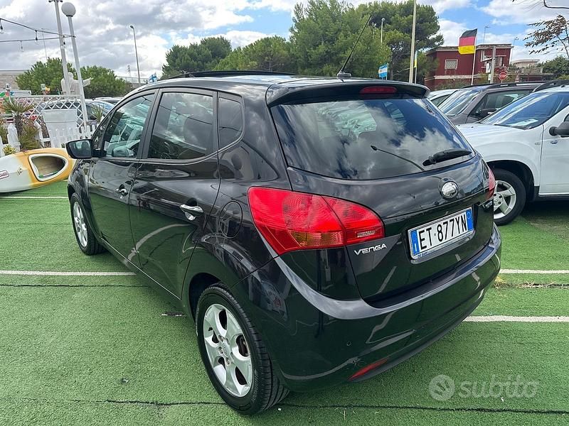 Usata Kia Venga Active 128 CV (94 kW) 2014 Nero Utilitaria