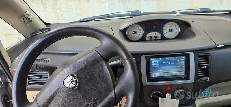 Usata Lancia Musa 90 CV (66 kW) 2006 Grigio Monovolume