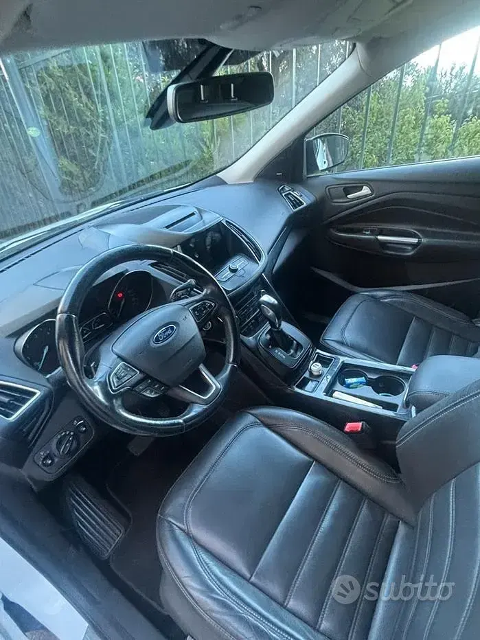 Usata Ford Kuga 120 CV (88 kW) 2017 Bianco SUV