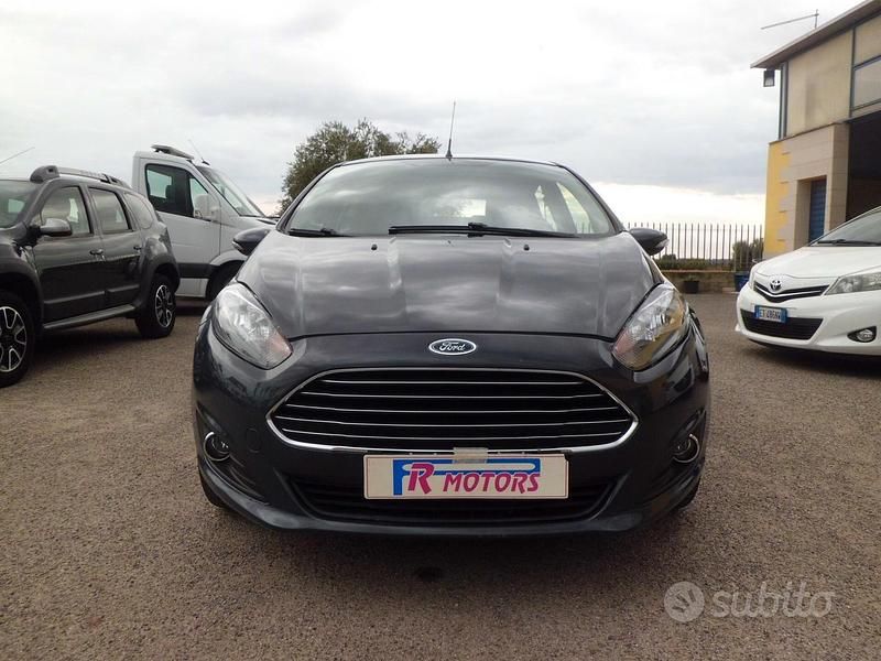 Usata Ford Fiesta 97 CV (71 kW) 2013 Verde Utilitaria