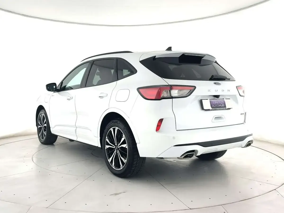 Usata Ford Kuga ST-Line X 152 CV (111 kW) 2023 Bianco pastello SUV